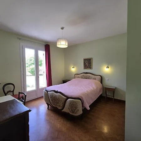 Maison De Charme Avec Jardin Clos Et Terrasse, Proche Des Sites Touristiques Du Perigord Noir - Fr-1-616-67 Holiday home Saint-Chamassy